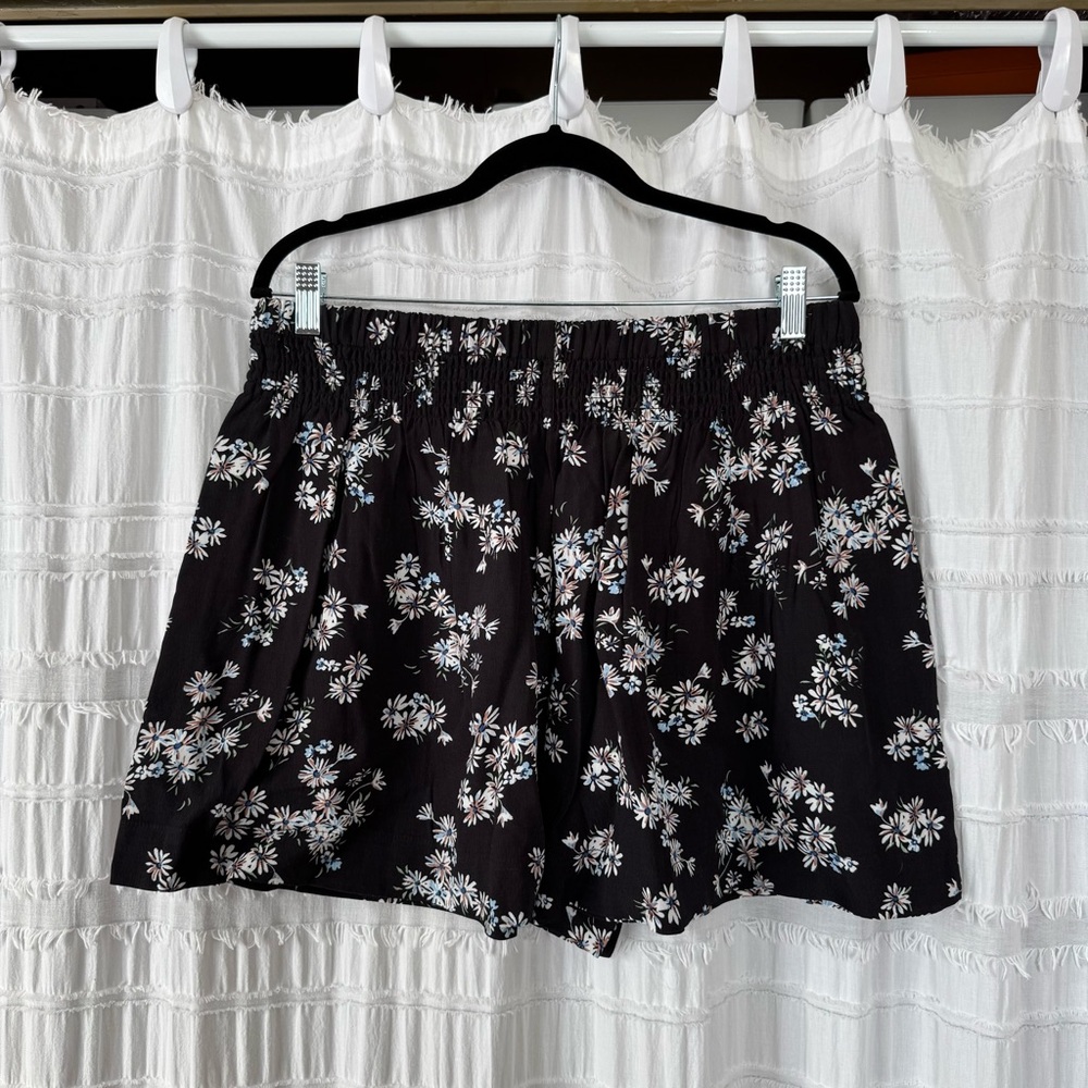 NWT - Flowy Lightweight Shorts